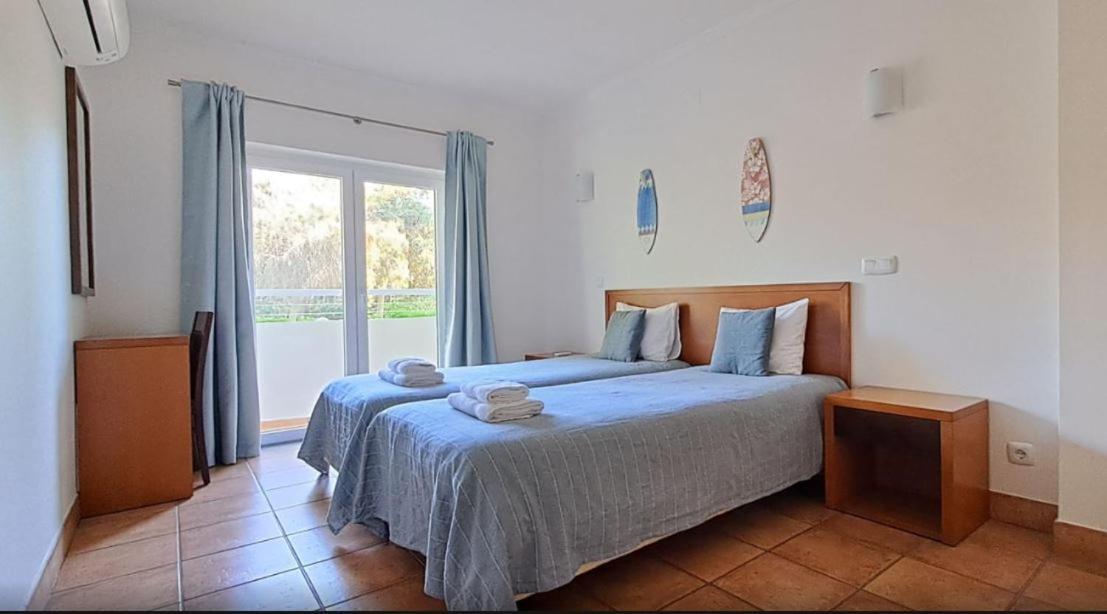 Spacious Apartment Near Porto De Mos Beach, Lagos. Rum bild